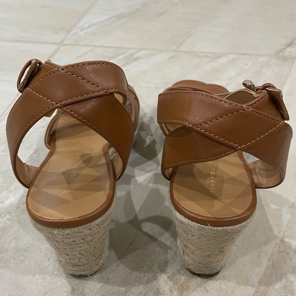 Tommy Hilfiger Brown Pumps Wedge Sandals / Heels with Ankle Strap | Size 9.5 - Picture 8 of 8